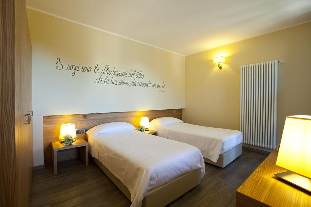 Harmony Suite Hotel Selvino Phòng bức ảnh